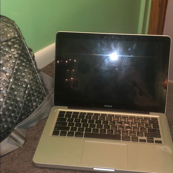 MacBook Laptop - Picture 4 of 7